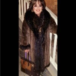 LUXURIOUS SHEARED BEAVER W/ RACOON COLLAR COAT